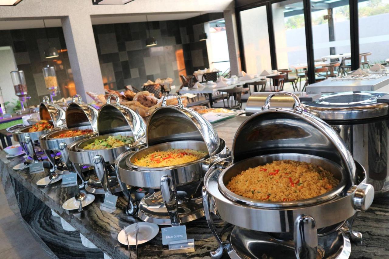 Hotel Santika Garut Kültér fotó
