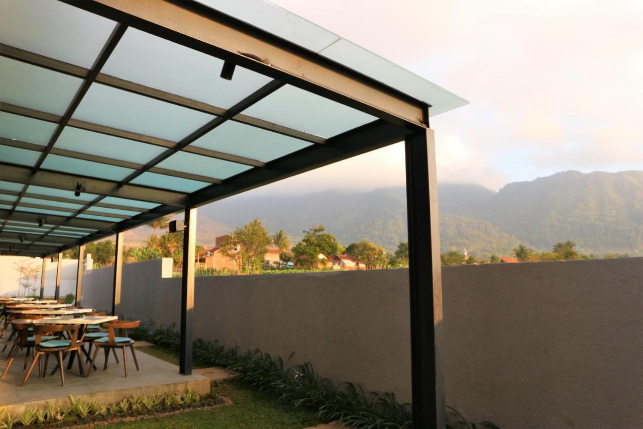Hotel Santika Garut Kültér fotó